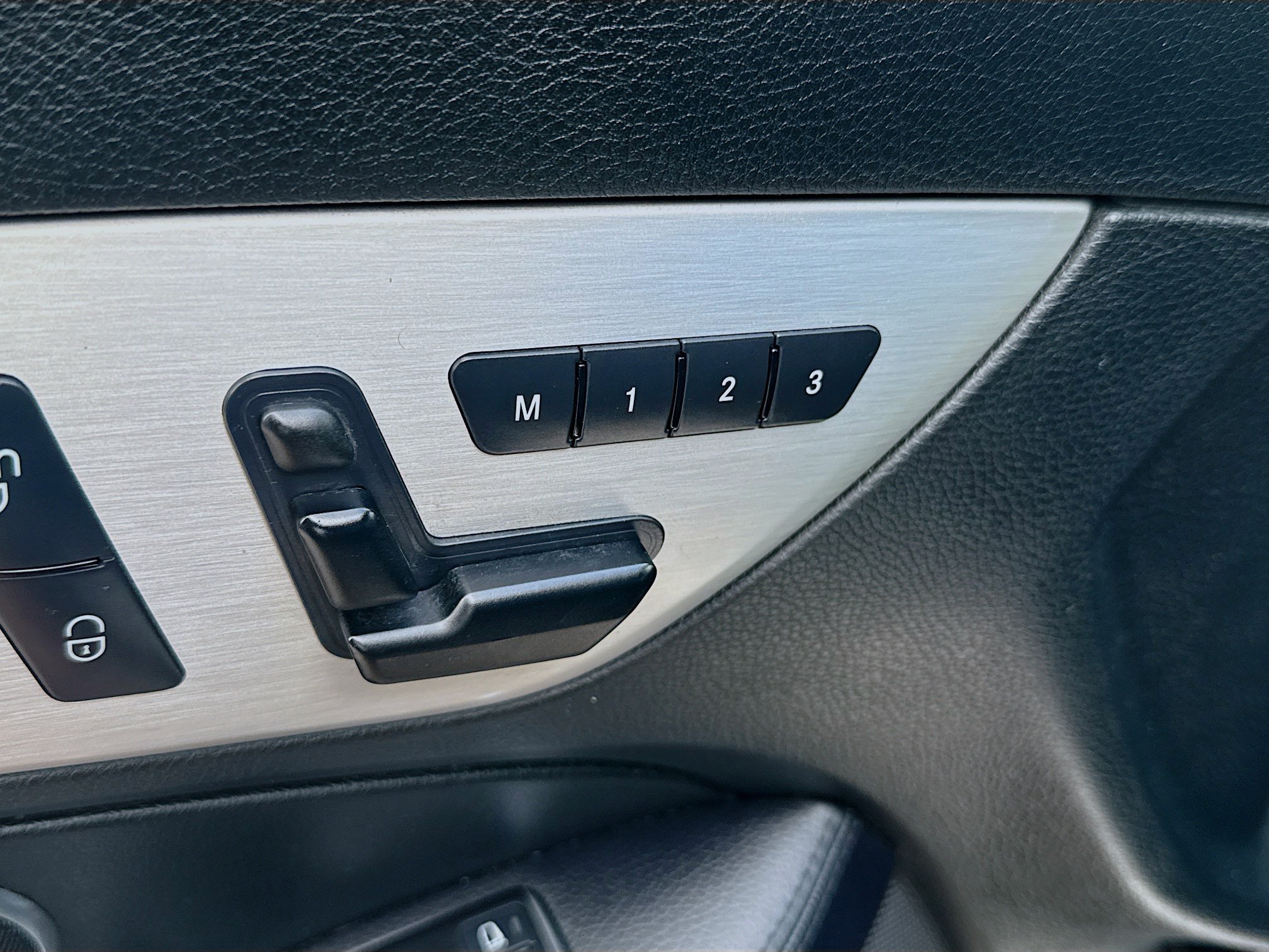 Used 2013 Mercedes-Benz SLK 250 image 16