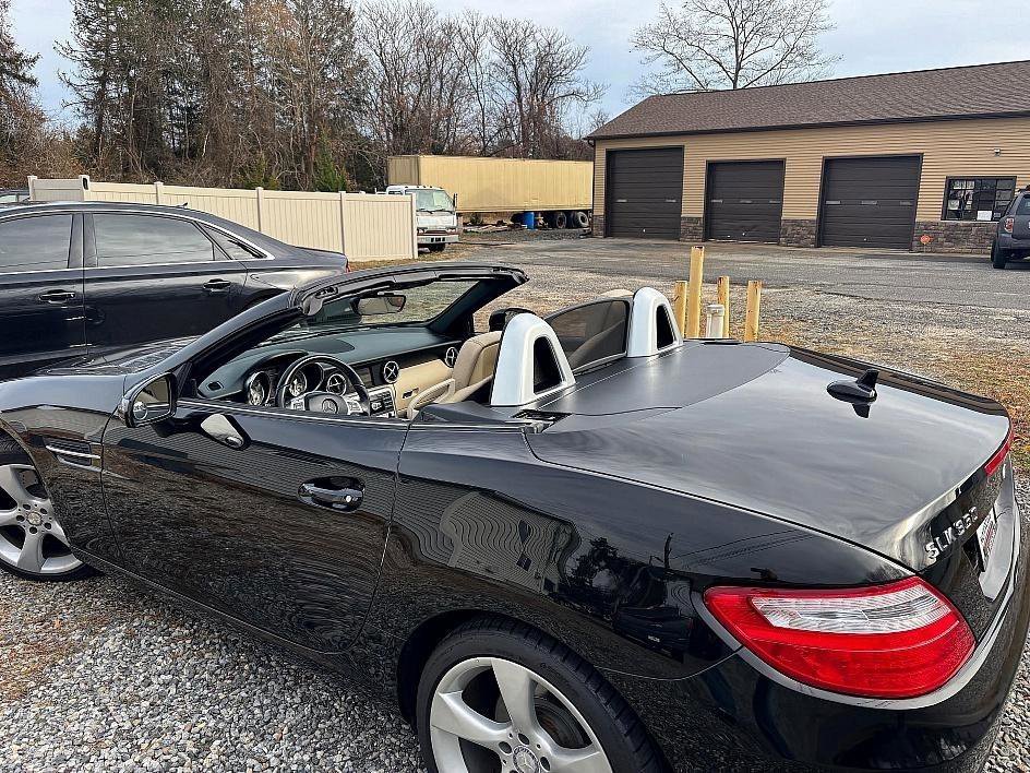 Used 2012 Mercedes-Benz SLK 350 2dr Roadster SLK 350 w/ Premium I Pkg image 10