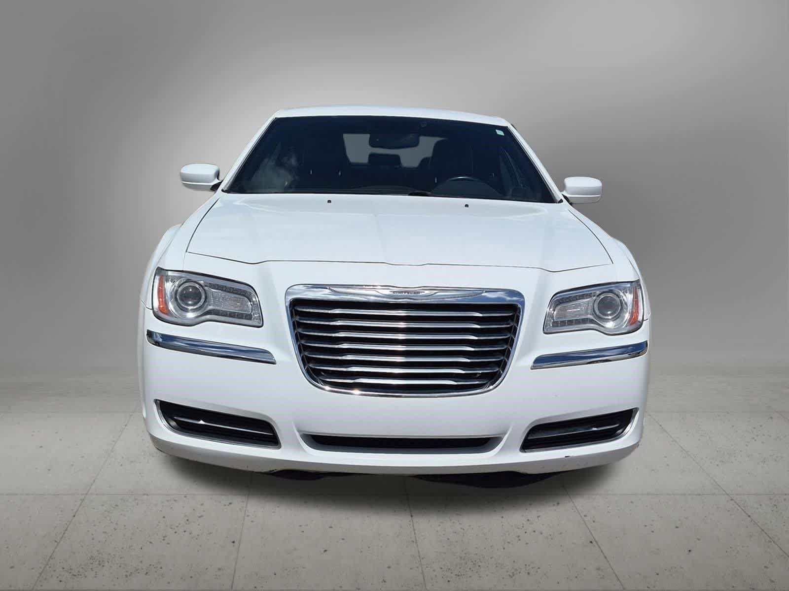 Used 2014 Chrysler 300 RWD image 9