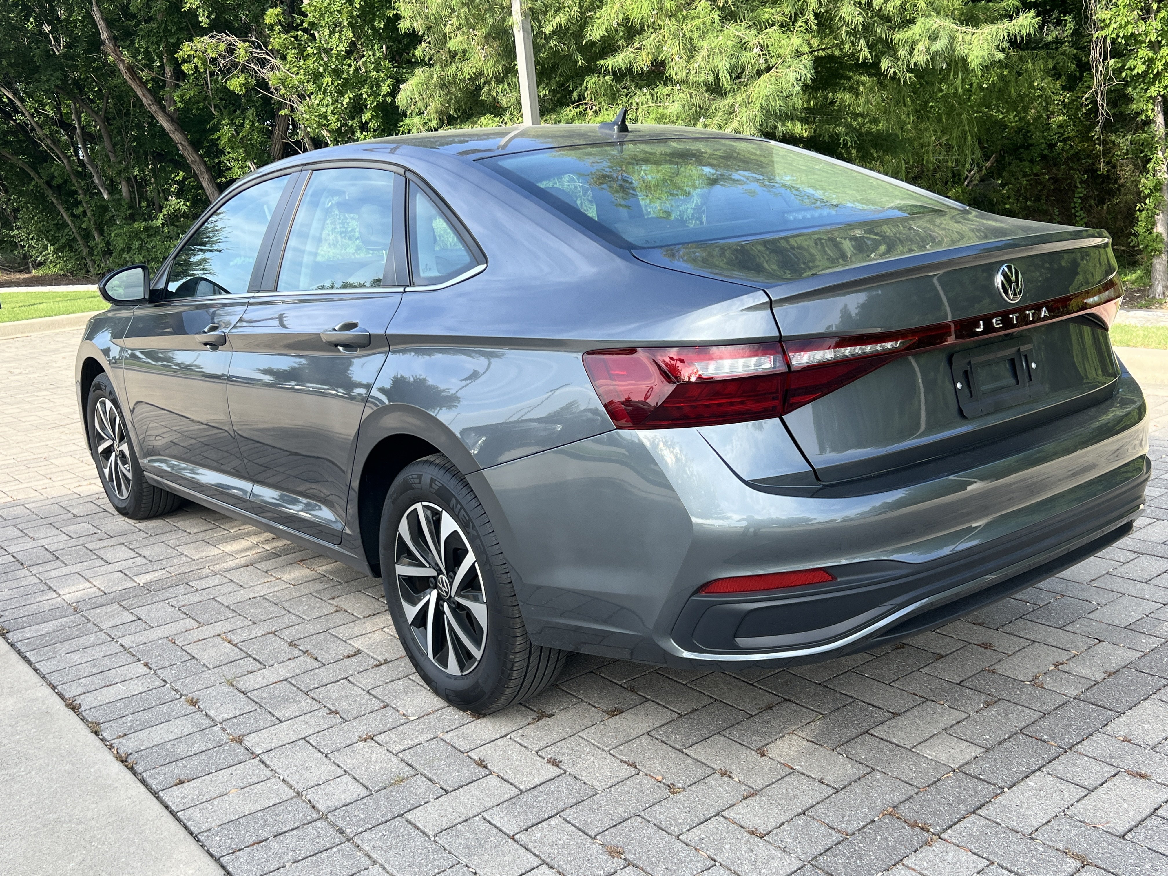 Certified 2025 Volkswagen Jetta S FWD image 8