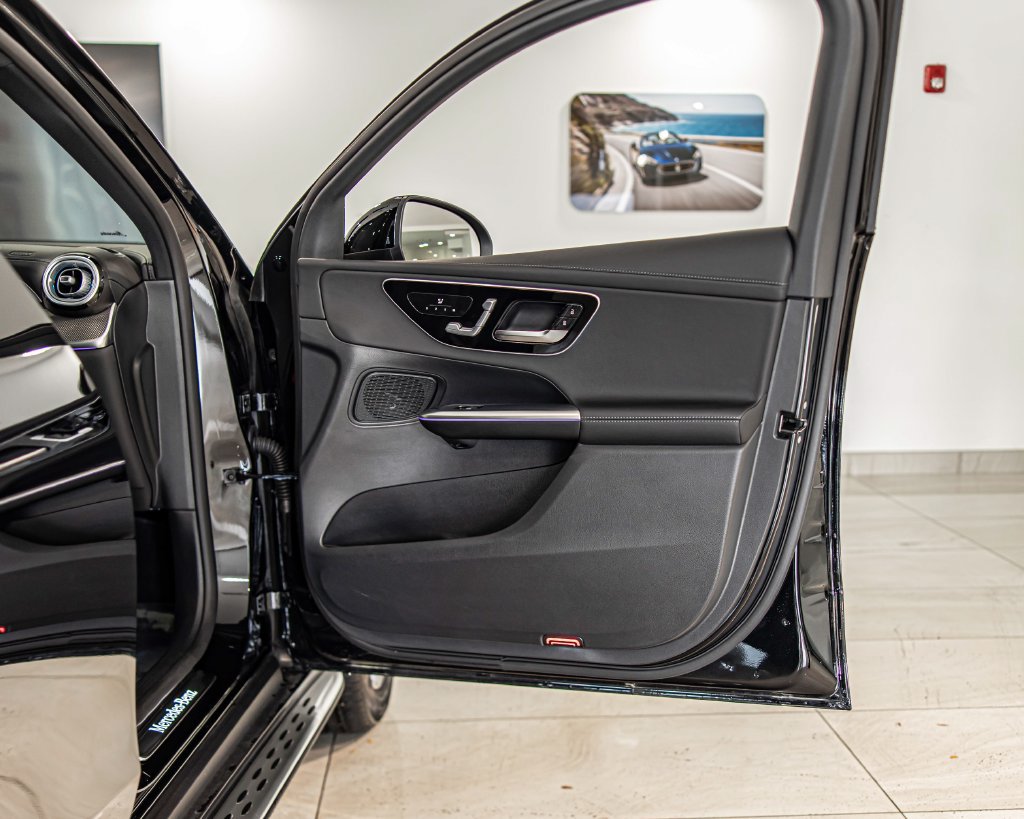 Used 2026 Mercedes-Benz GLC 300 4MATIC image 37