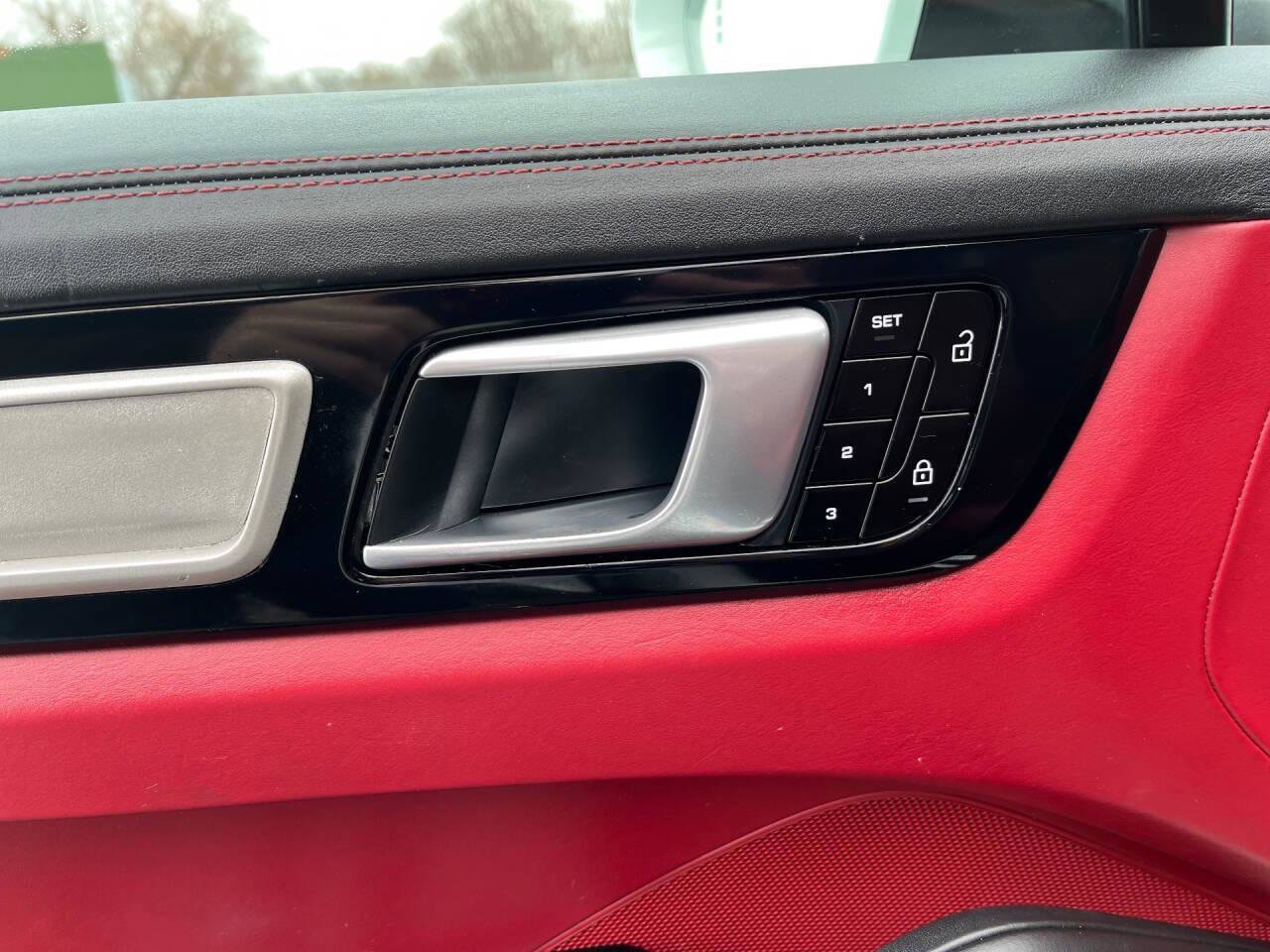 Used 2022 Porsche Cayenne Platinum Edition AWD/4WD image 21