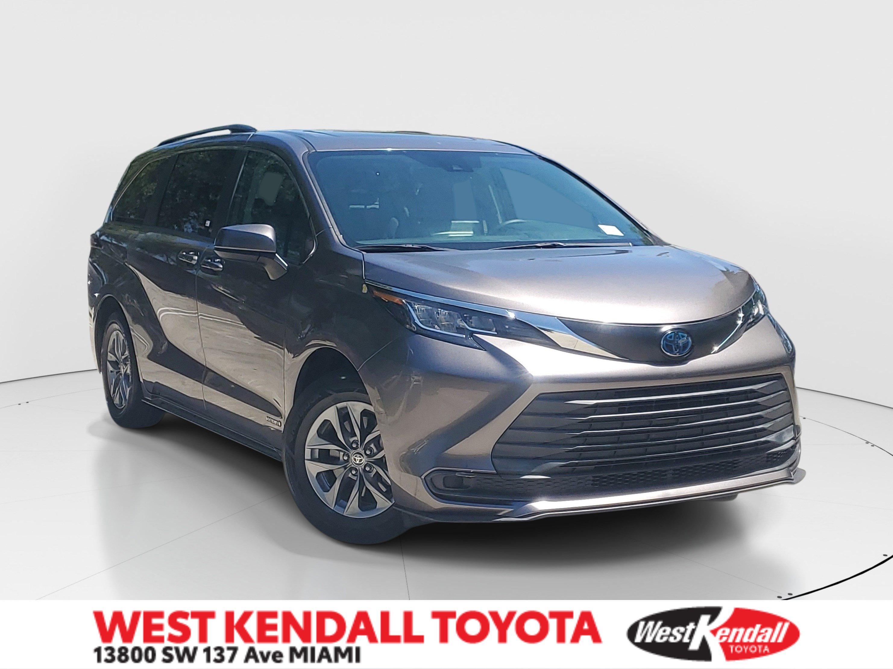 Used 2021 Toyota Sienna LE w/ LE Plus Package