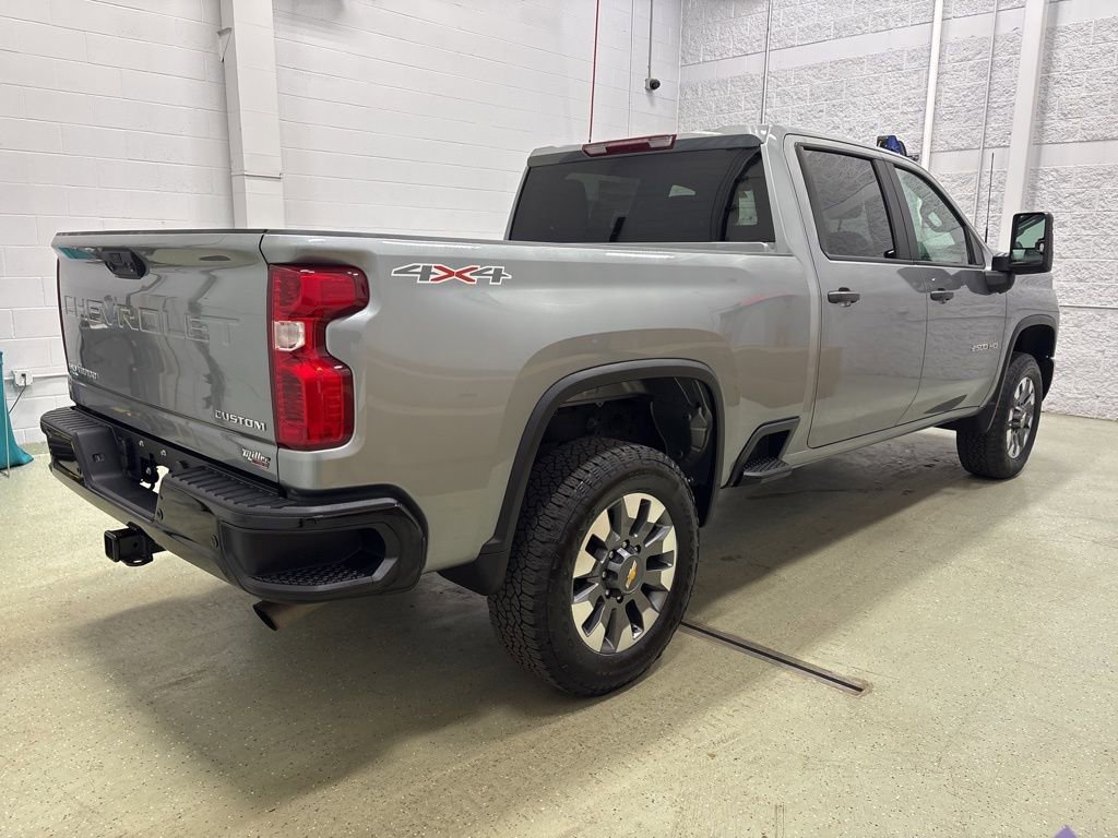 Used 2024 Chevrolet Silverado 2500 Custom w/ Custom Value Package image 4