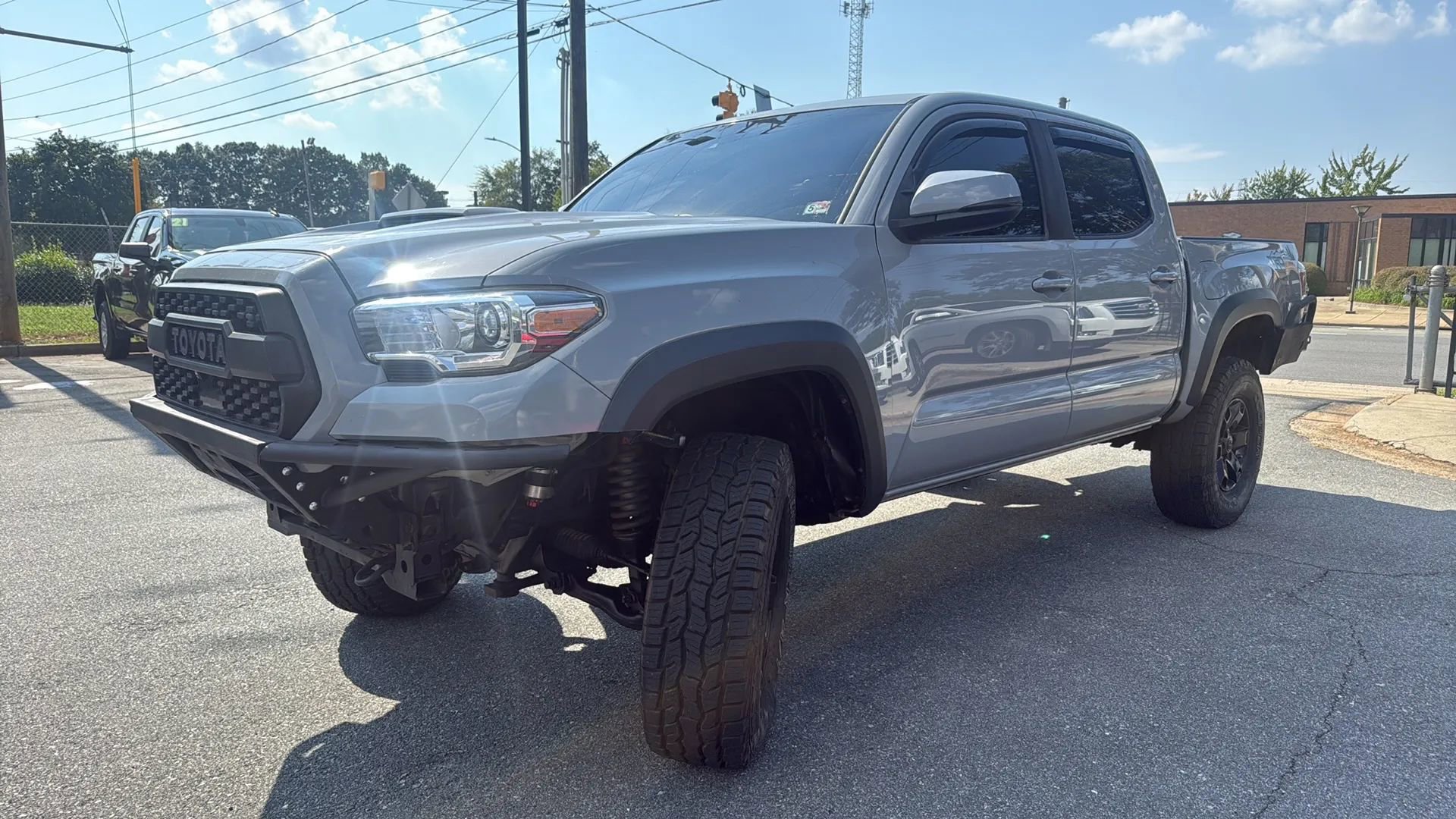 Used 2019 Toyota Tacoma TRD Off-Road image 3