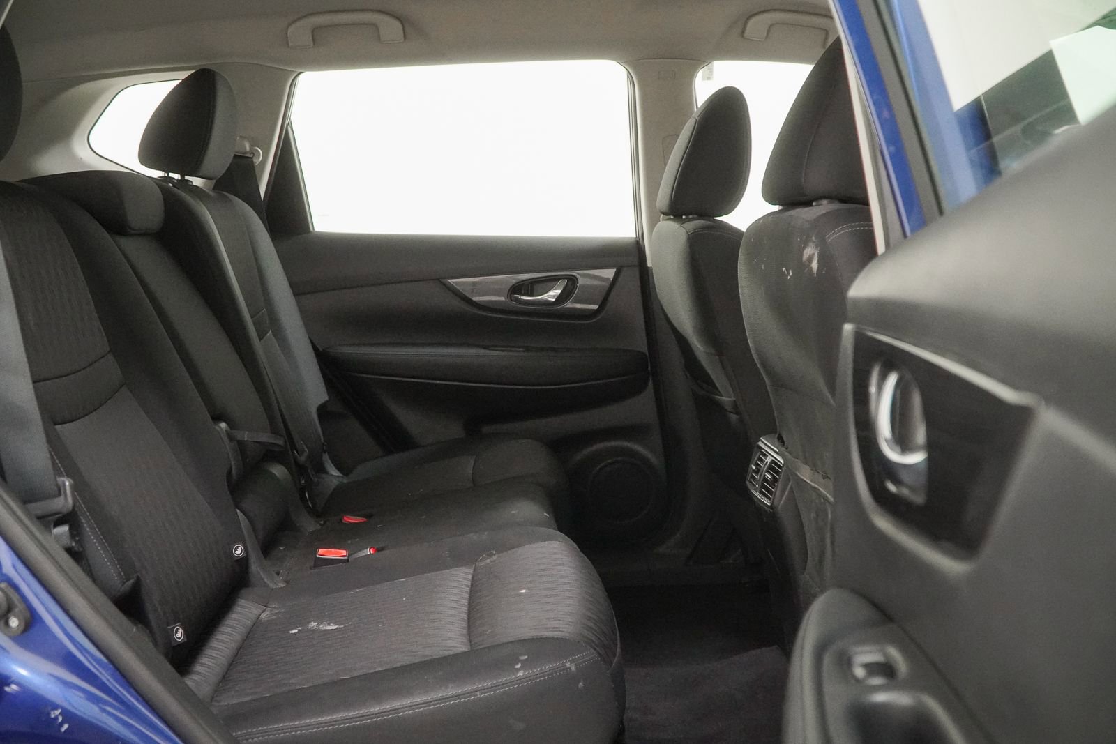 Used 2018 Nissan Rogue S image 34