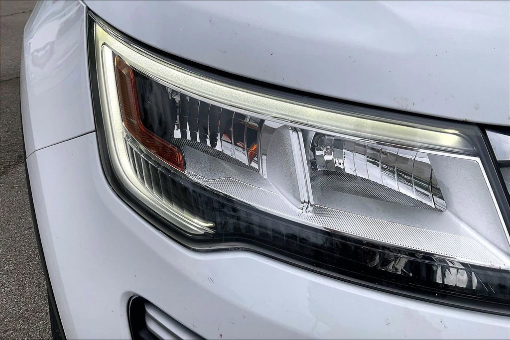 Used 2018 Ford Explorer XLT FWD image 27