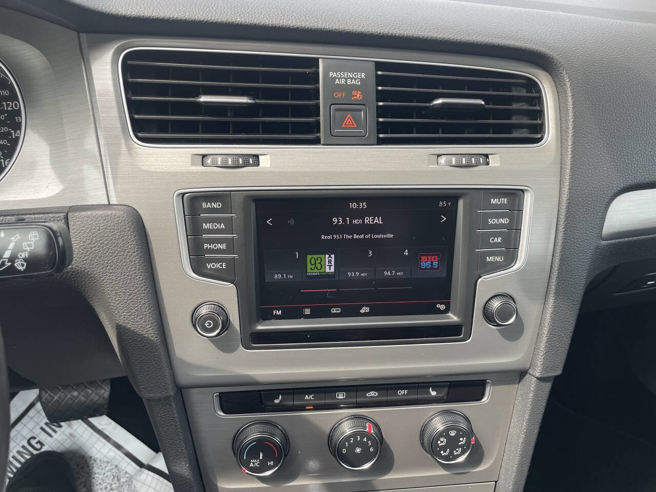 Used 2016 Volkswagen Golf Limited Edition image 33