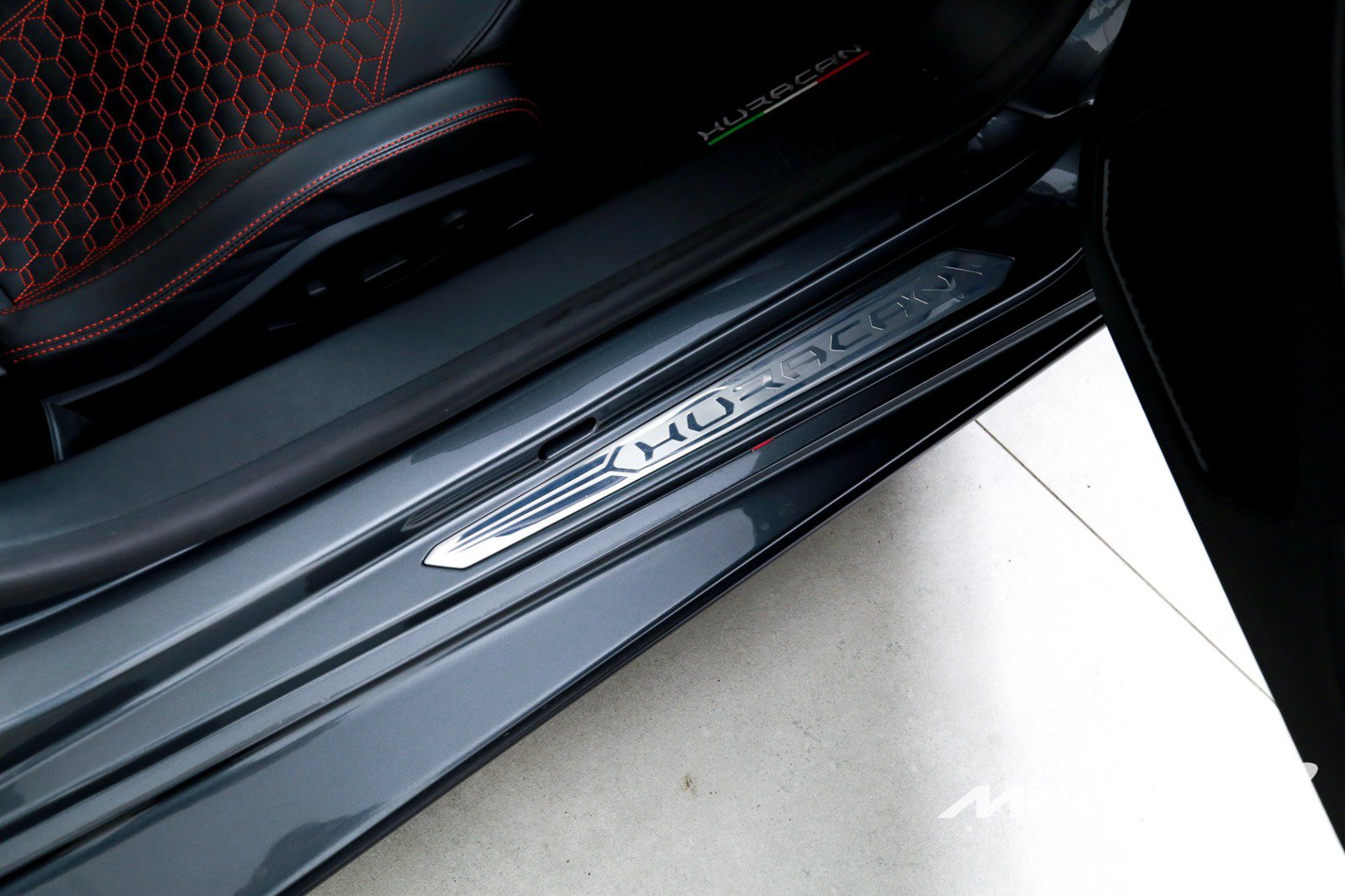 Used 2022 Lamborghini Huracan EVO RWD image 21