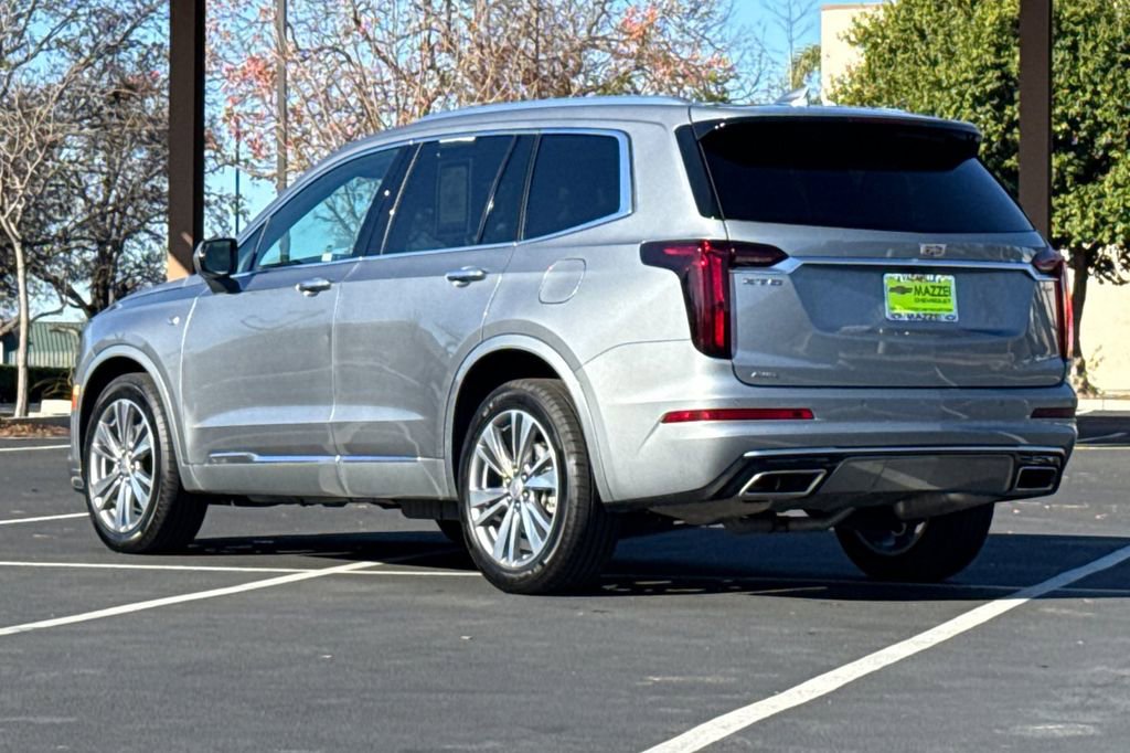 Used 2025 Cadillac XT6 Premium Luxury image 3