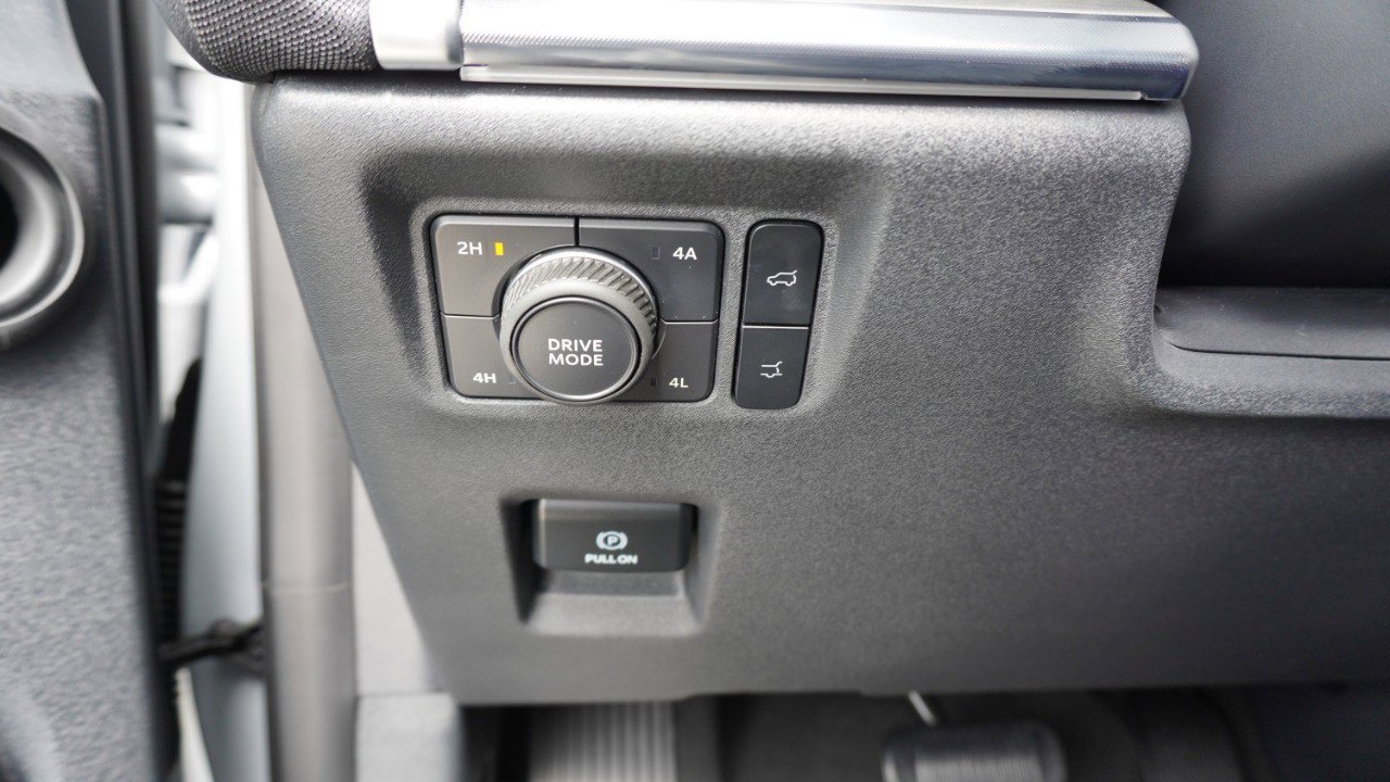 Used 2025 Ford Expedition Platinum w/ Driver's Package AWD/4WD image 23