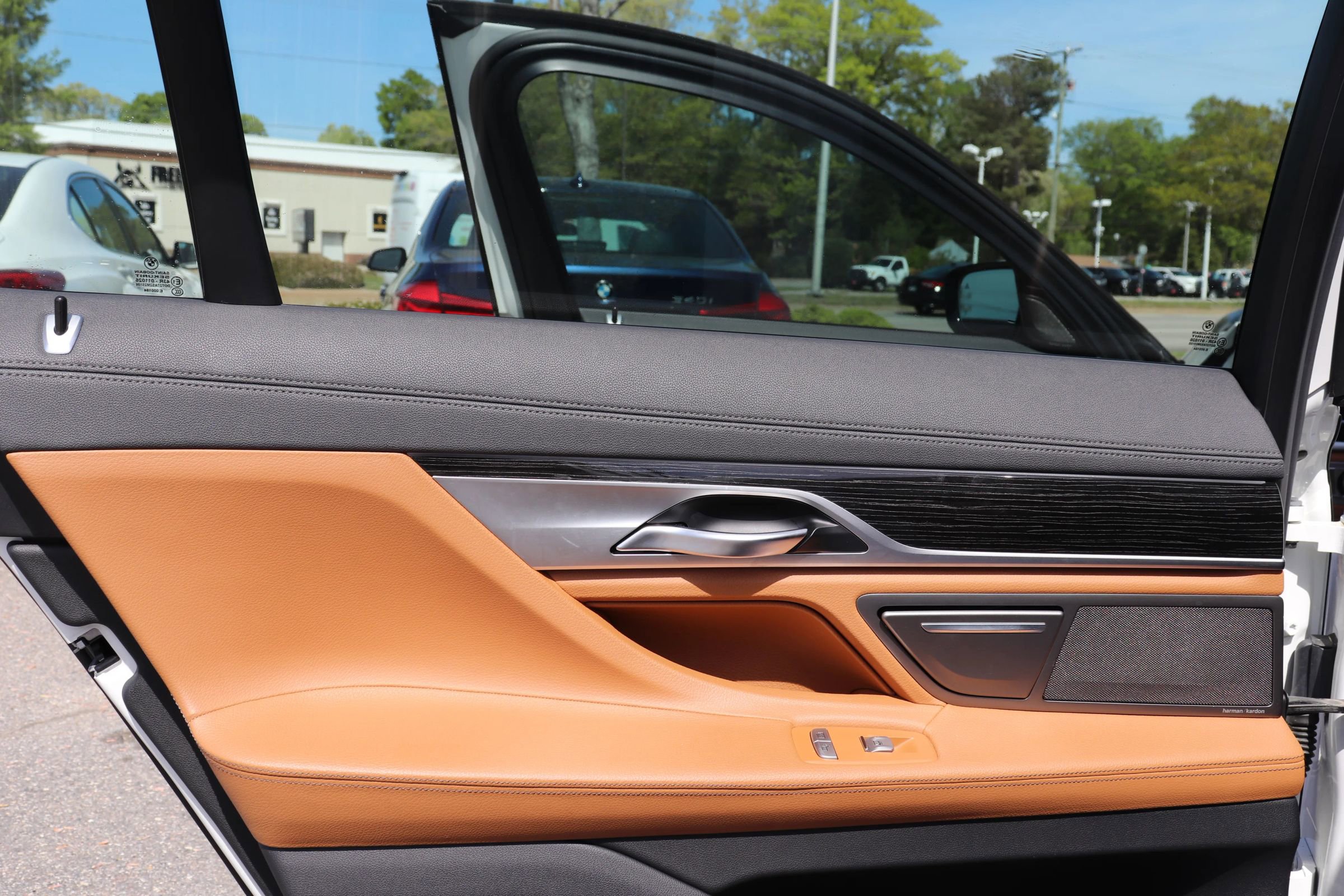 Used 2019 BMW 740i w/ M Sport Package RWD image 10