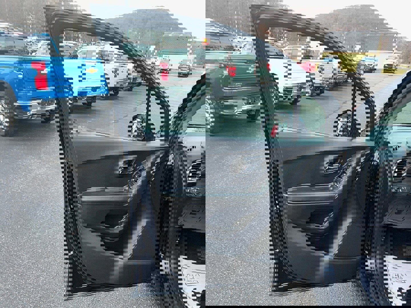 Used 2022 Chevrolet Trax LT w/ LT Convenience Package image 11