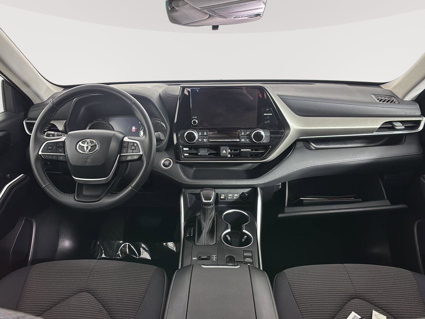 Used 2024 Toyota Highlander LE image 29