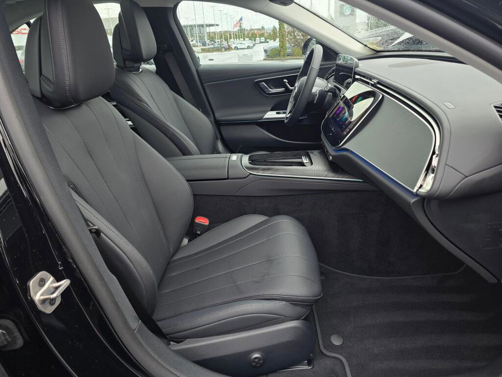 Used 2025 Mercedes-Benz E 350 4MATIC Sedan image 27