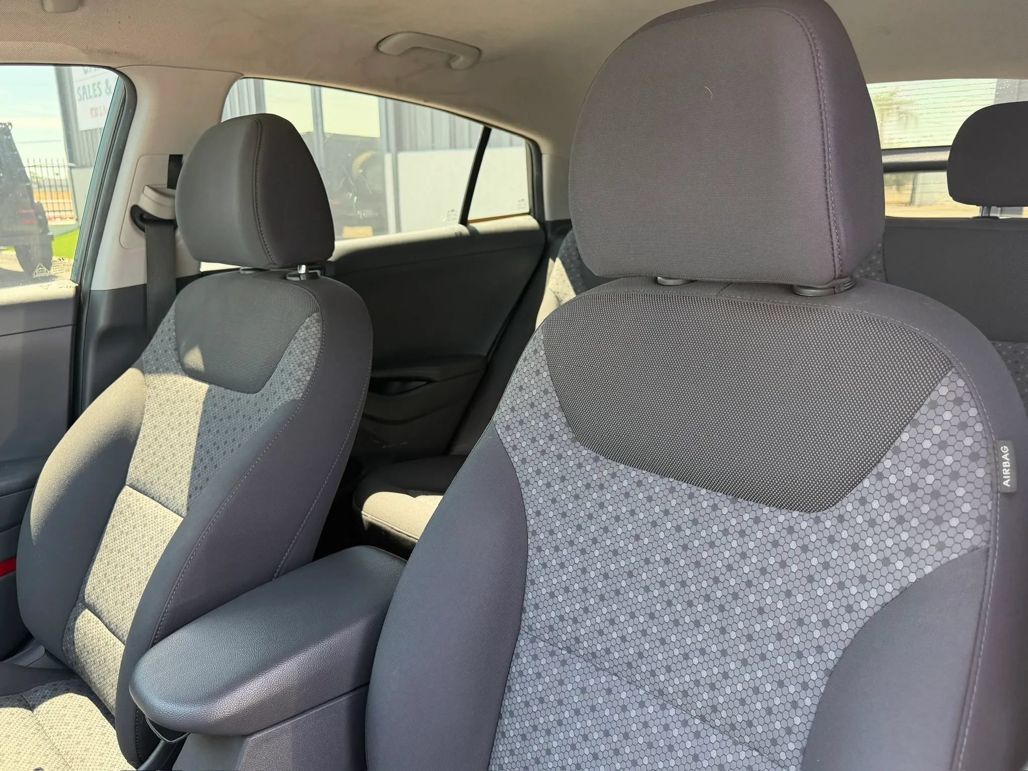 Used 2019 Hyundai Ioniq Plug-In Hybrid FWD image 18