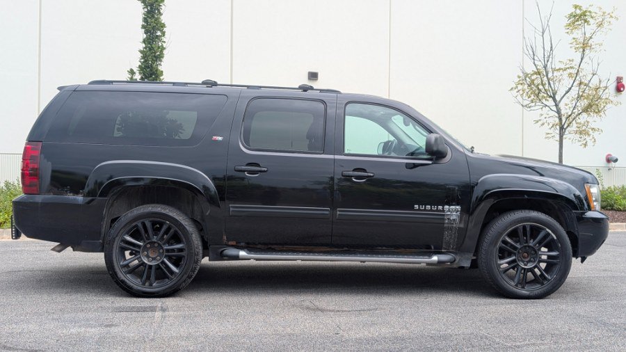 Used 2010 Chevrolet Suburban LT w/ Luxury Package AWD/4WD image 3