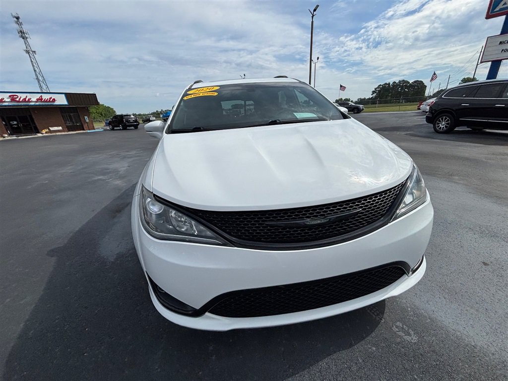 Used 2020 Chrysler Pacifica Limited w/ S Appearance Package FWD image 10