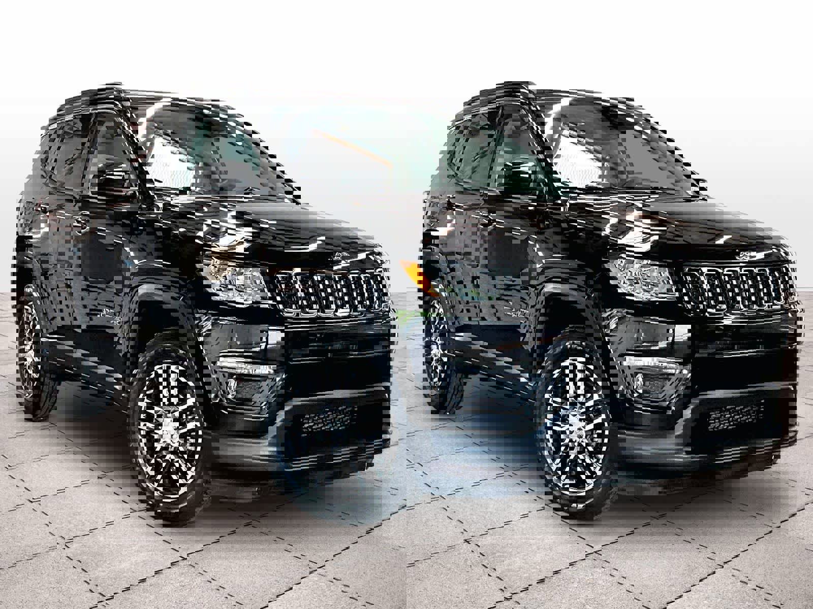 Used 2019 Jeep Compass Latitude w/ Popular Equipment Group image 2