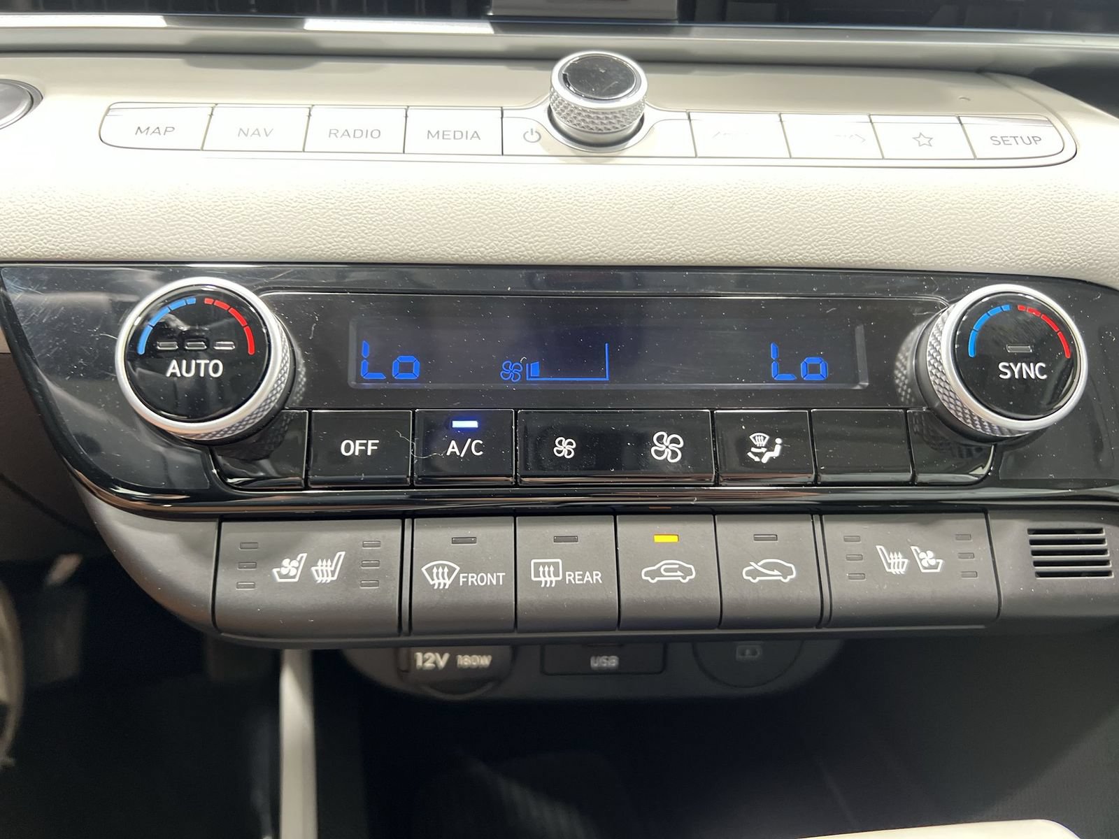 Used 2025 Hyundai Elantra Limited FWD image 18