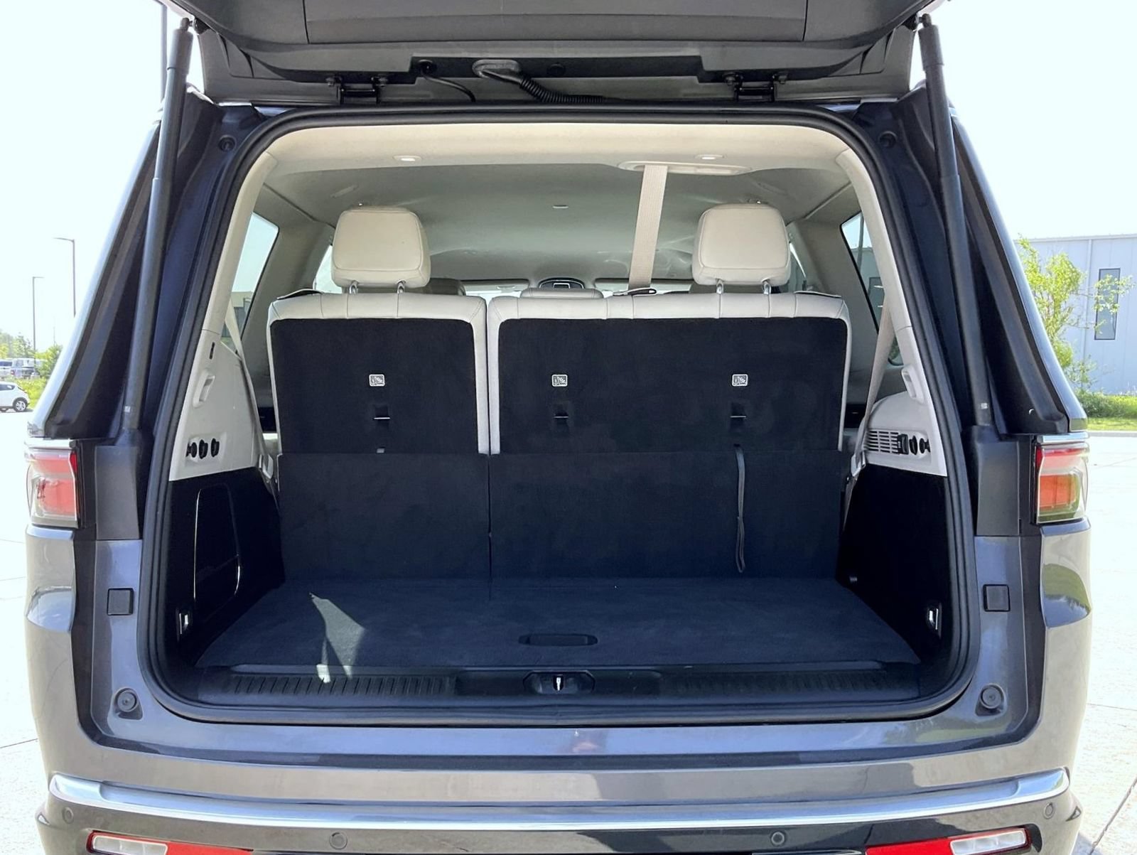 Used 2022 Jeep Wagoneer Series II AWD/4WD image 24