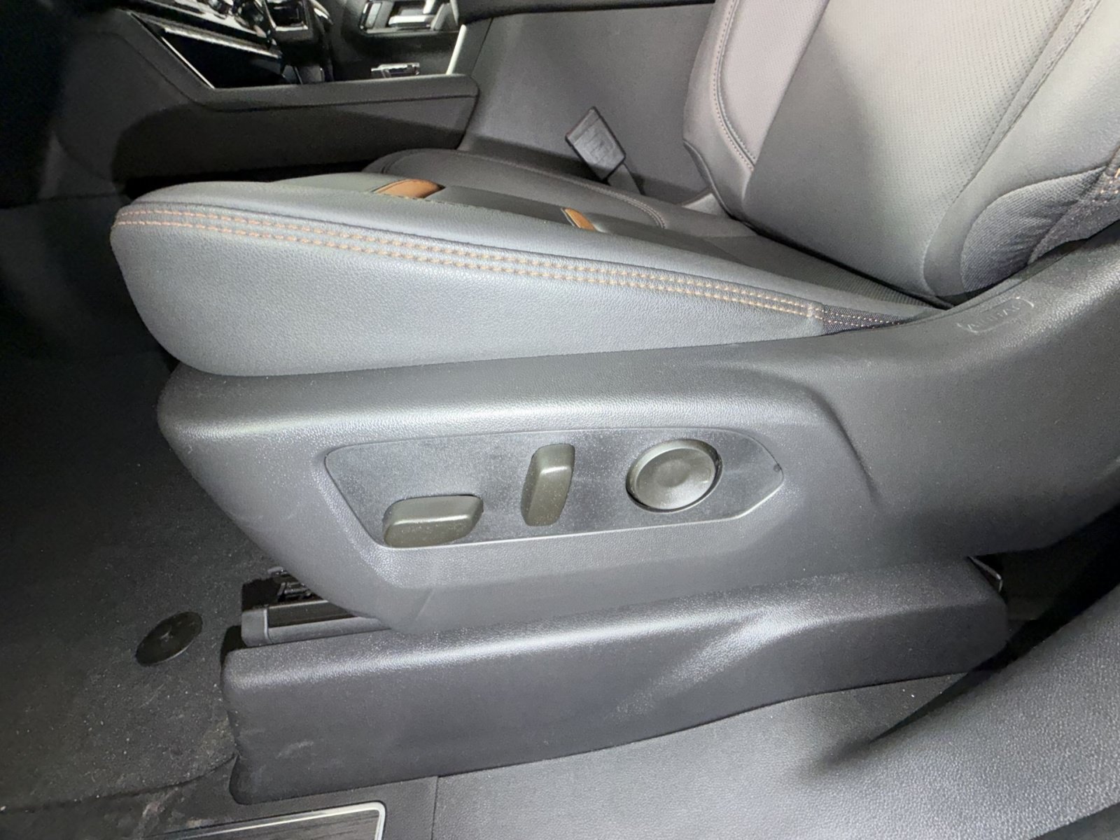 New 2026 GMC Sierra 1500 AT4 w/ AT4 Premium Package AWD/4WD image 14