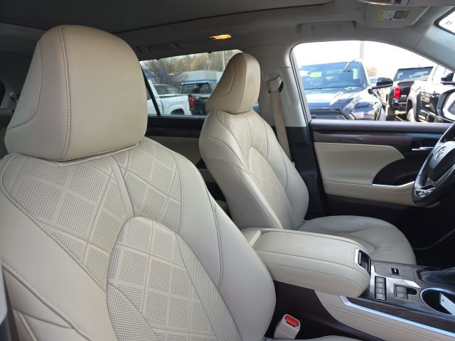 Used 2020 Toyota Highlander Platinum image 11