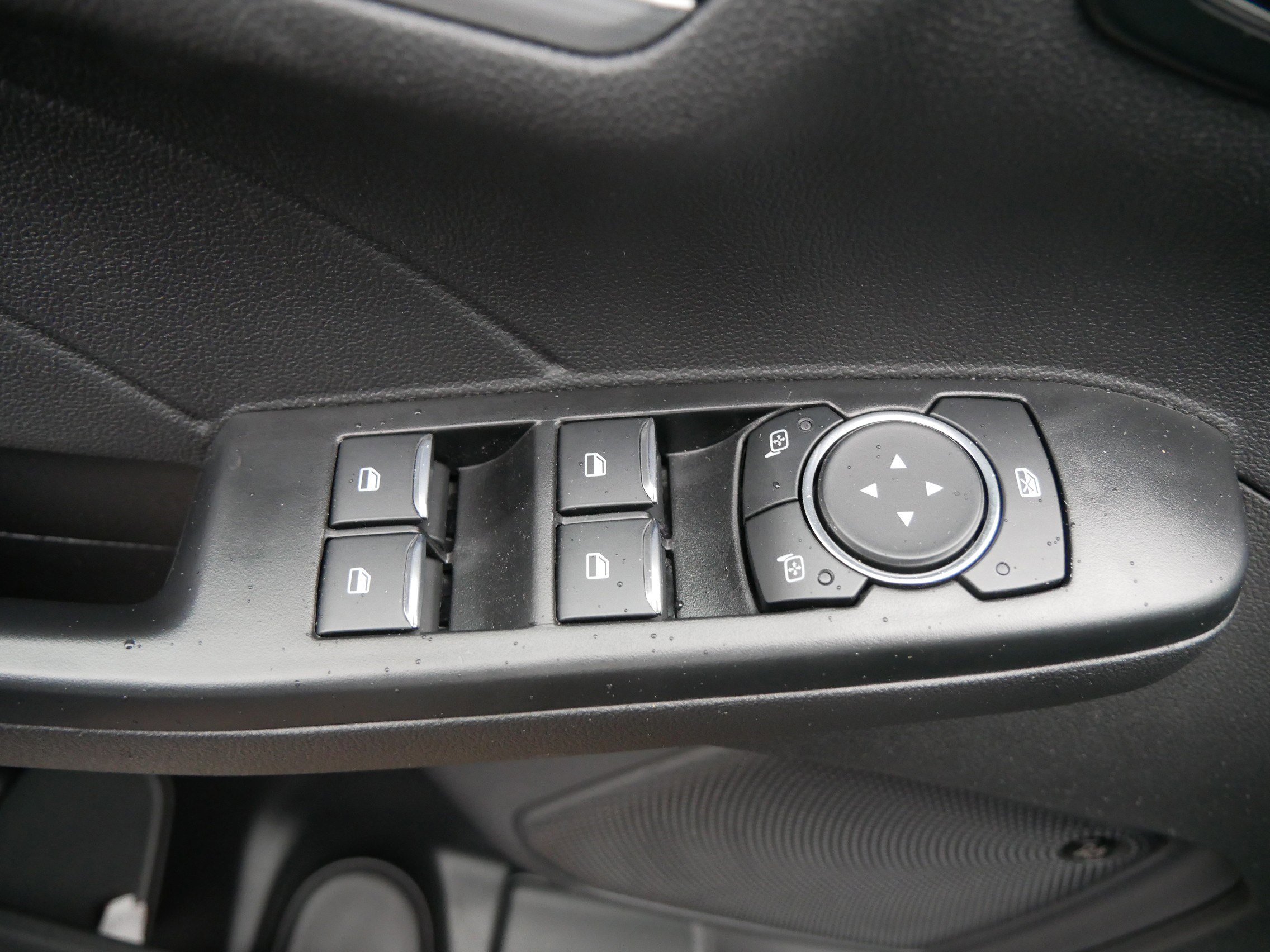Used 2025 Ford Escape SE w/ PHEV Premium Package FWD image 20