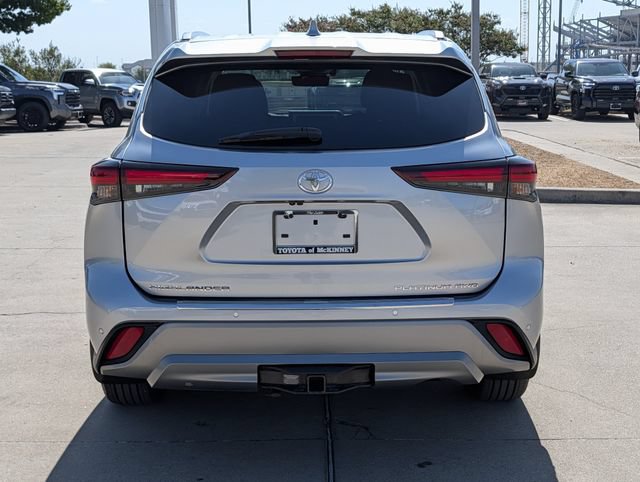 Certified 2025 Toyota Highlander Platinum AWD/4WD image 7
