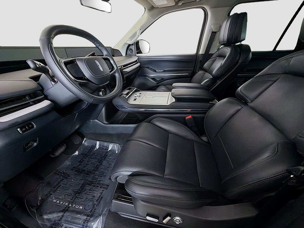 Used 2025 Lincoln Navigator Reserve image 25