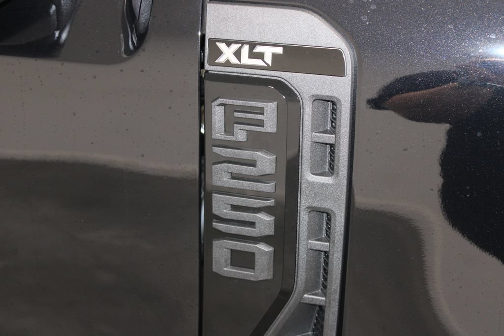 New 2026 Ford F250 XLT w/ XLT Premium Package AWD/4WD image 11