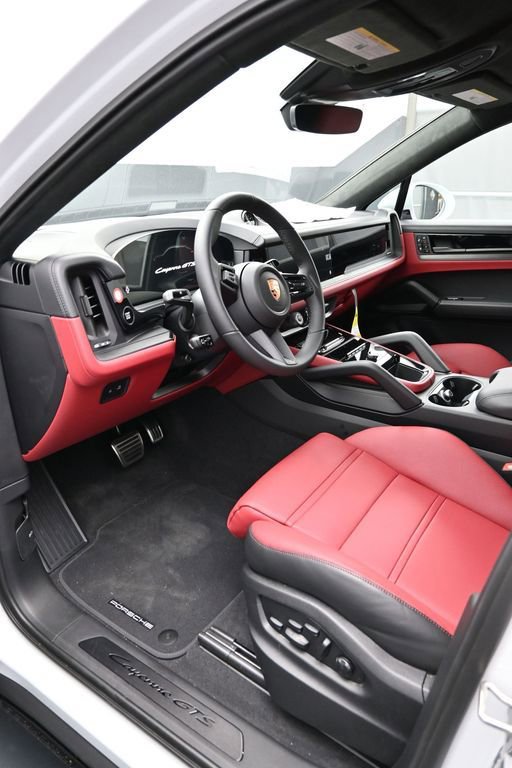 Used 2026 Porsche Cayenne GTS image 4