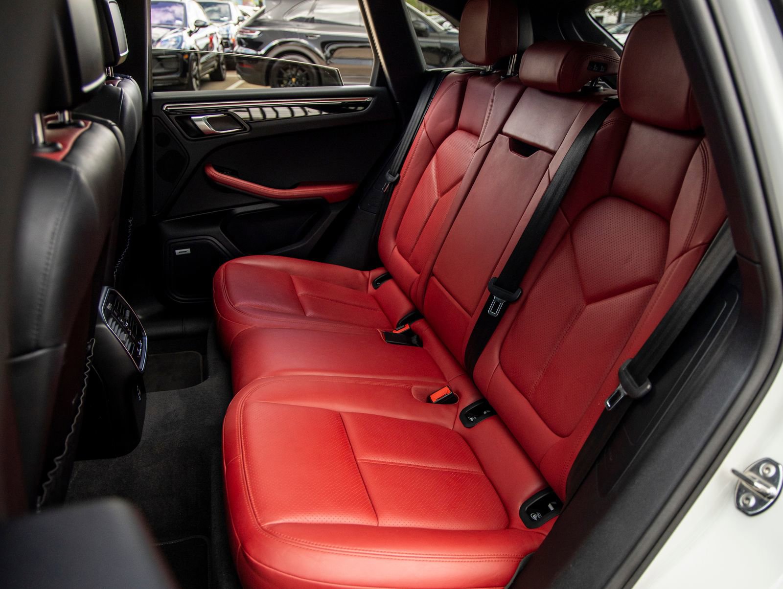 Used 2020 Porsche Macan image 37