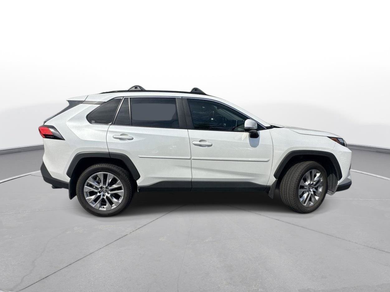 Used 2025 Toyota RAV4 XLE Premium FWD image 5