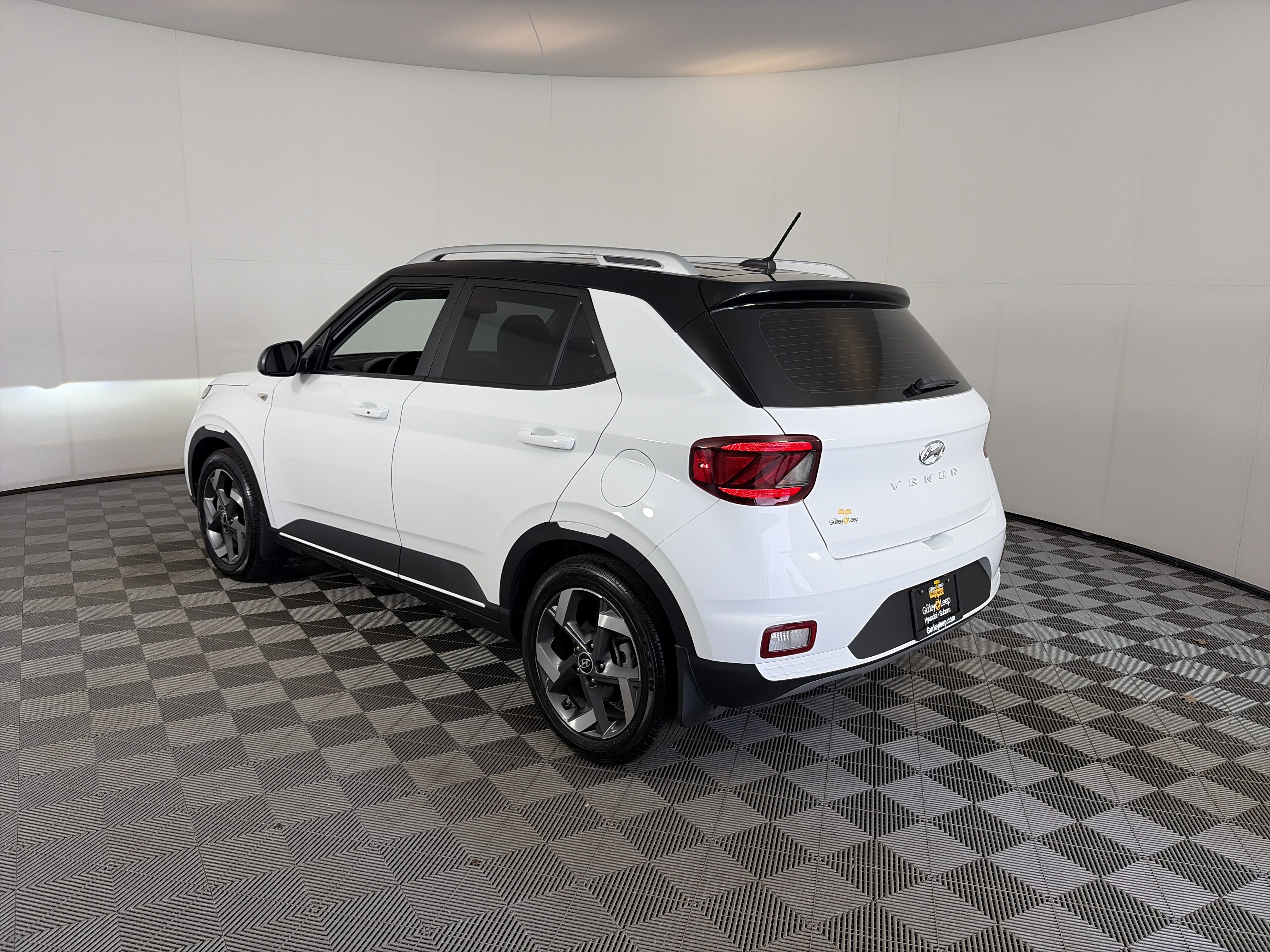 Used 2025 Hyundai Venue Limited image 4
