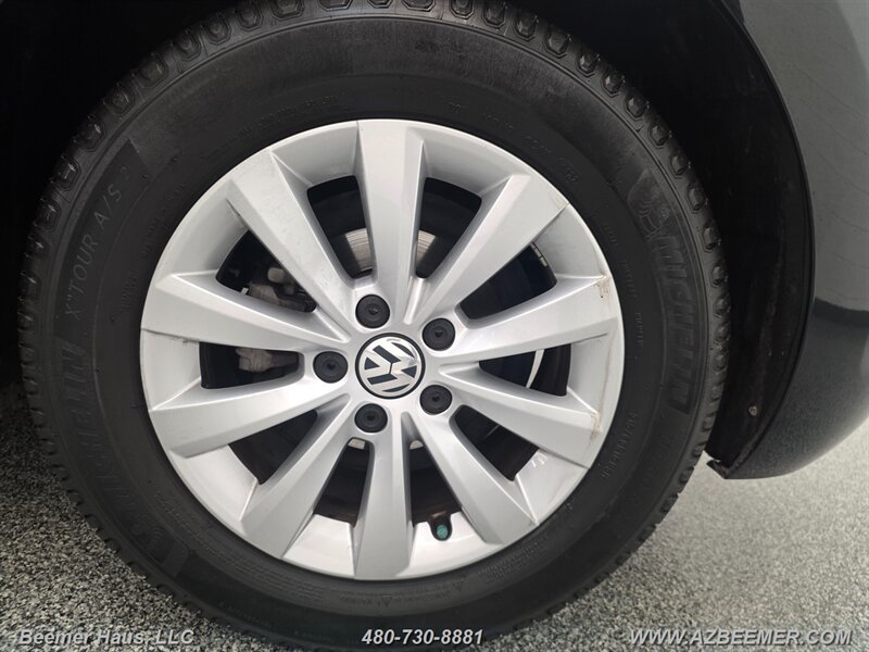 Used 2019 Volkswagen Beetle 2.0T FWD image 23
