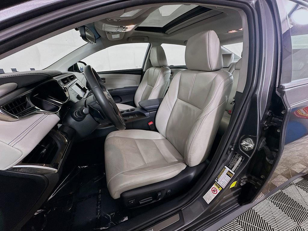 Used 2013 Toyota Avalon Limited image 25