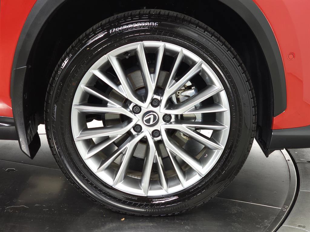 Used 2025 Lexus NX 300h AWD w/ Luxury Package image 11