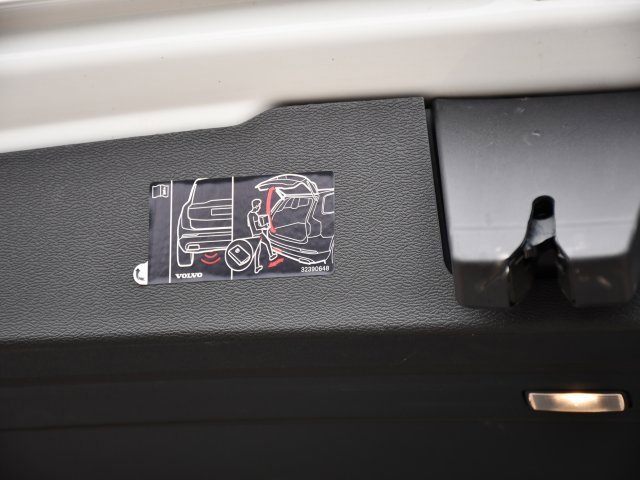 Used 2025 Volvo V60 B5 Cross Country Plus image 28