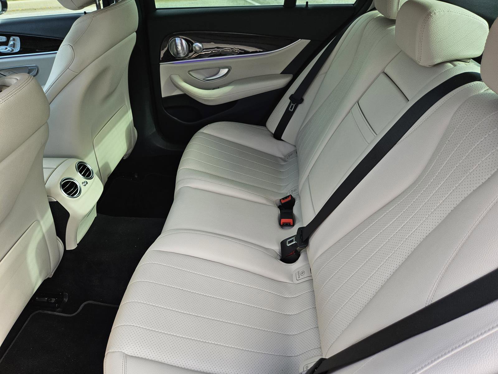 Used 2017 Mercedes-Benz E 300 image 27