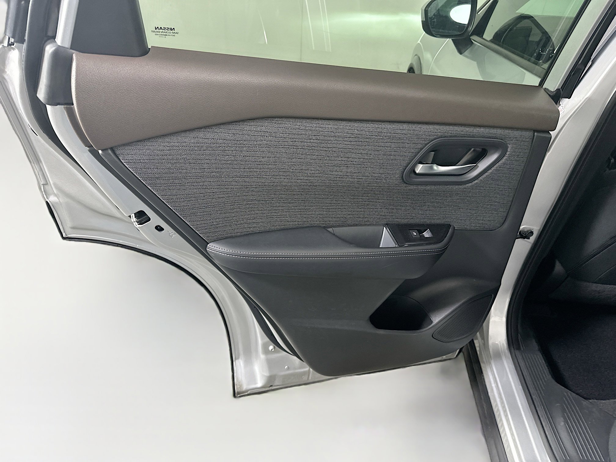 Used 2023 Nissan Rogue SV image 25