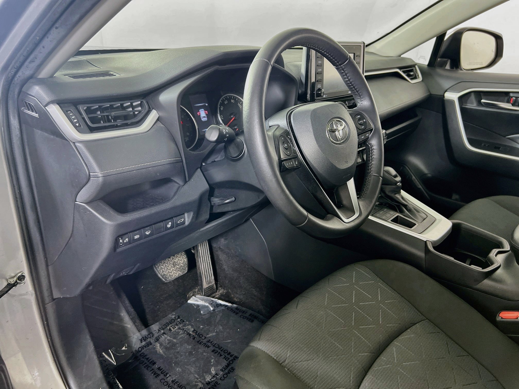 Used 2022 Toyota RAV4 XLE w/ Convenience Package AWD/4WD image 9