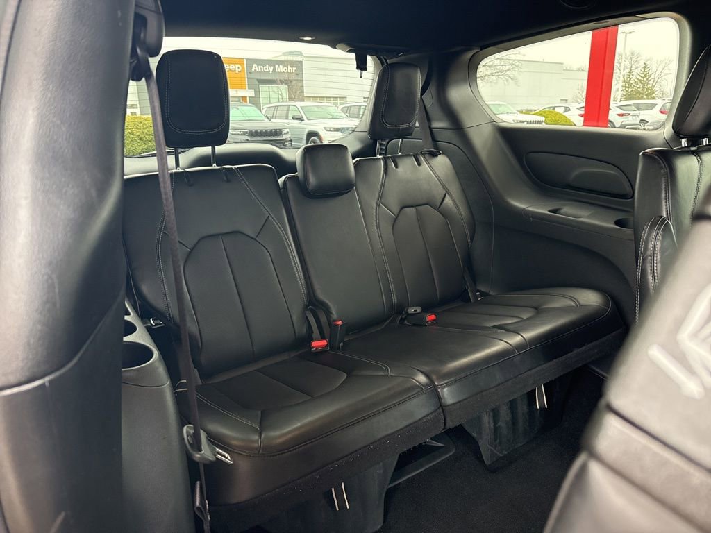 Used 2025 Chrysler Pacifica Select FWD image 32