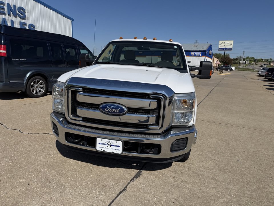 Used 2011 Ford F350 XLT w/ XLT Interior Pkg RWD image 2