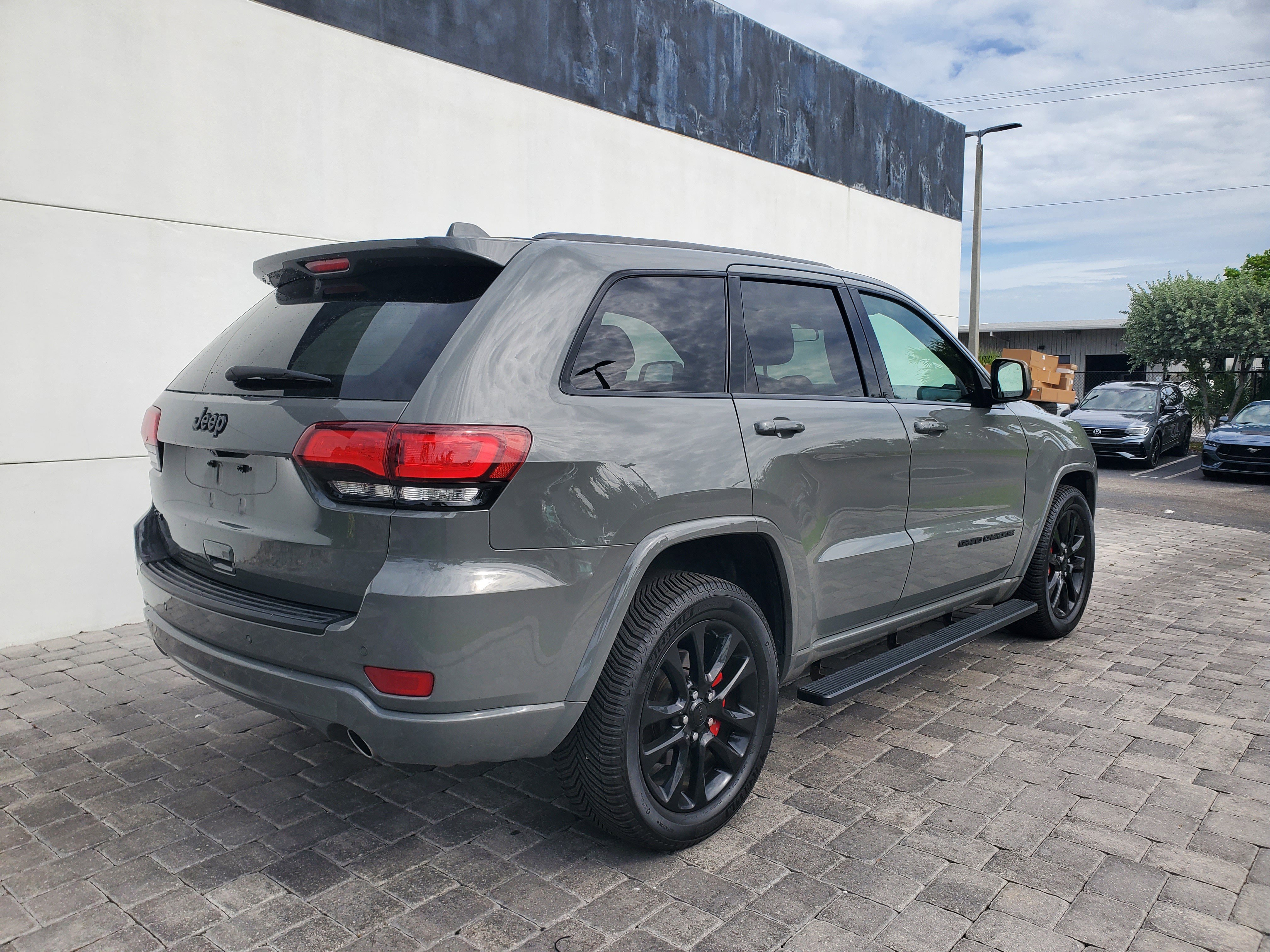 Used 2021 Jeep Grand Cherokee Laredo X AWD/4WD image 6
