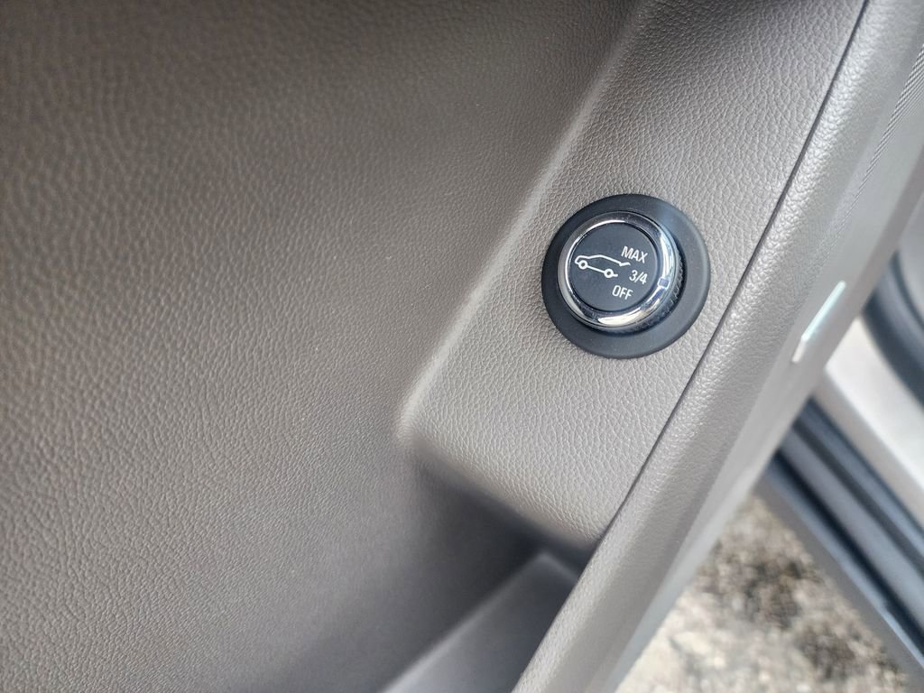 Used 2018 Chevrolet Traverse LT w/ LPO, Floor Liner Package image 31