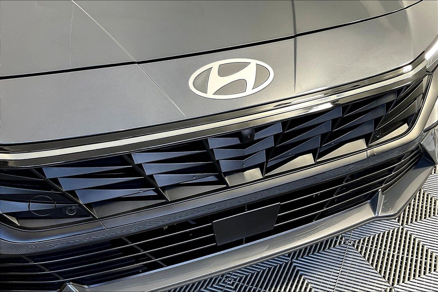 Used 2024 Hyundai Elantra Limited FWD image 32