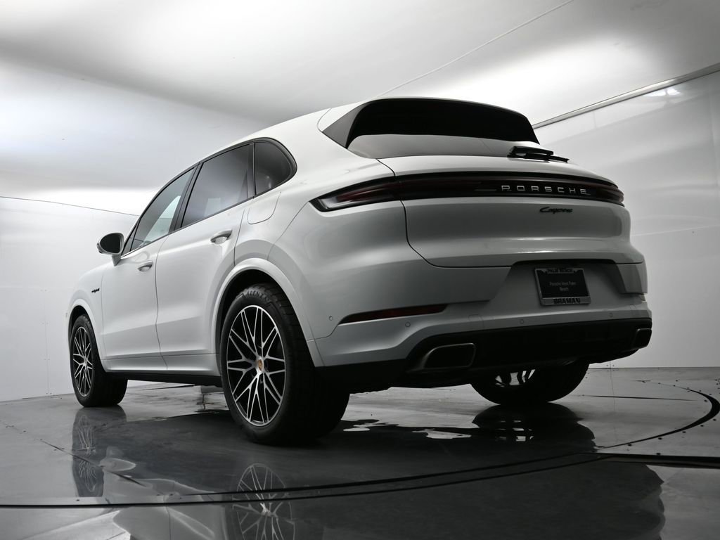 Certified 2025 Porsche Cayenne E-Hybrid w/ Premium Package Plus image 52