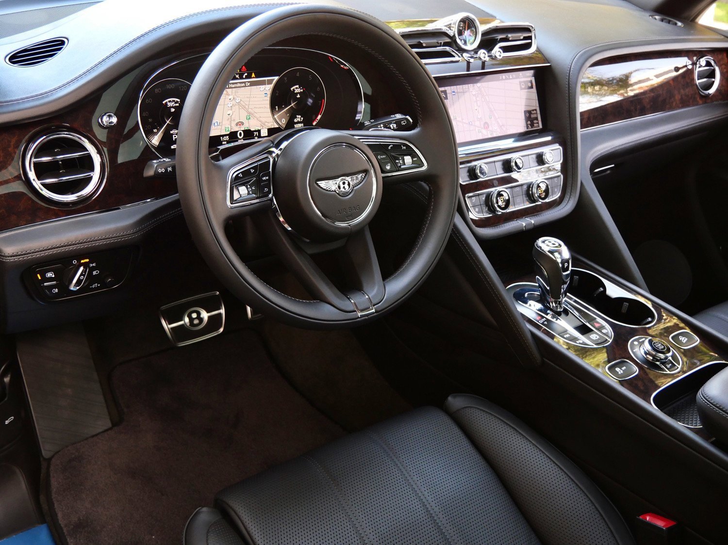 Used 2022 Bentley Bentayga V8 image 2