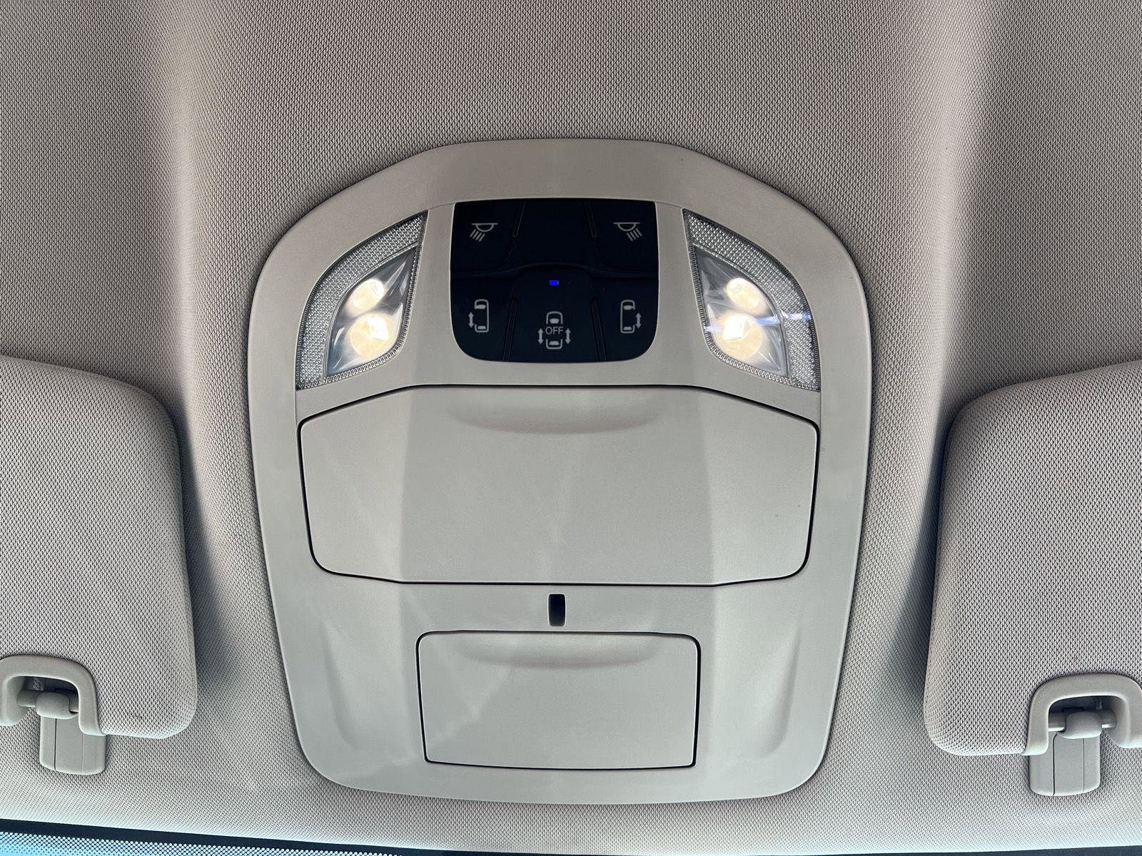 Used 2017 Chrysler Pacifica Touring image 34